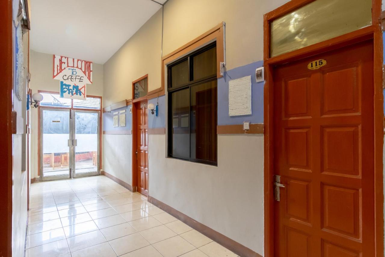 Oyo 1364 Pondok Wisata Istana XI Μεντάν Εξωτερικό φωτογραφία