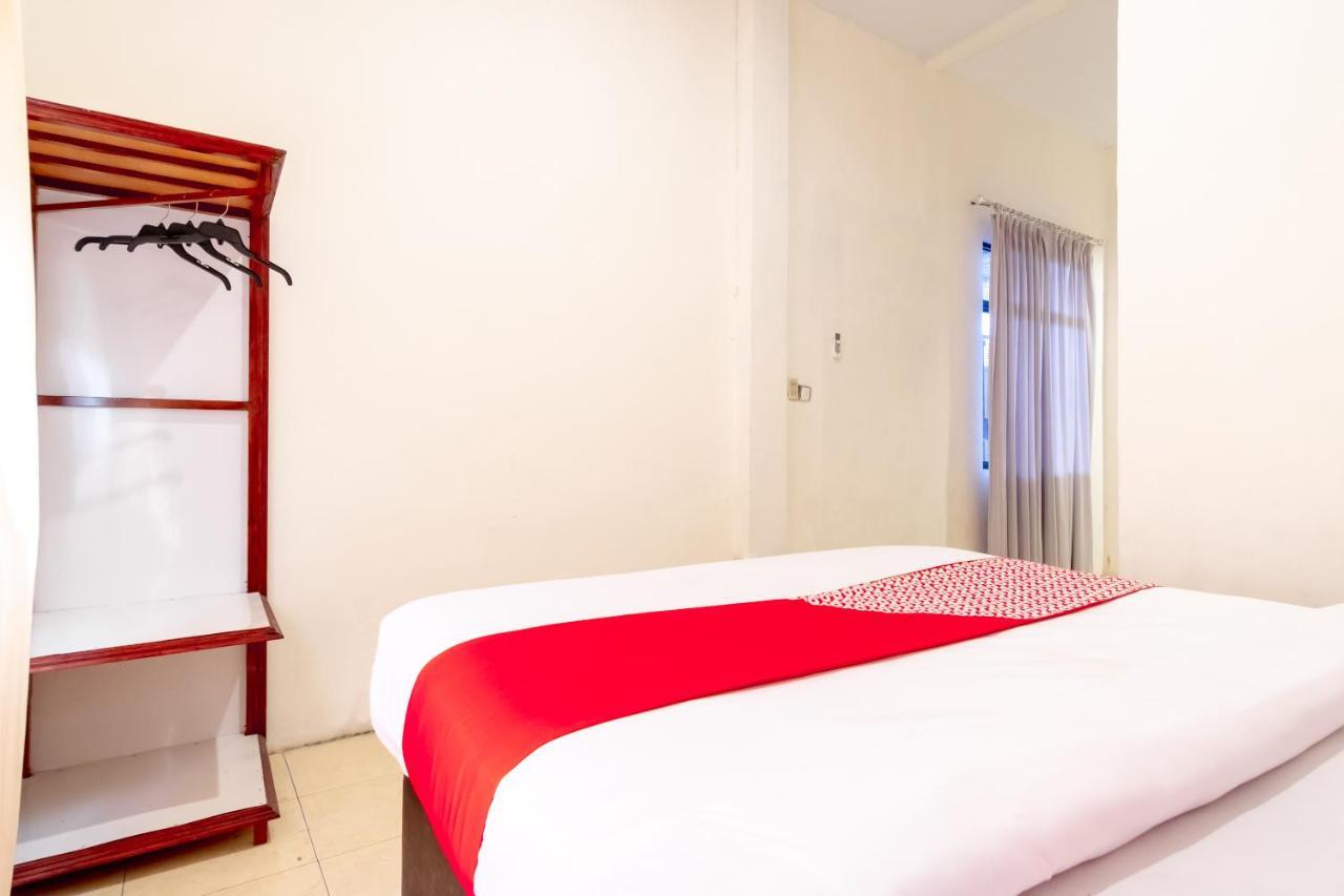Oyo 1364 Pondok Wisata Istana XI Μεντάν Εξωτερικό φωτογραφία